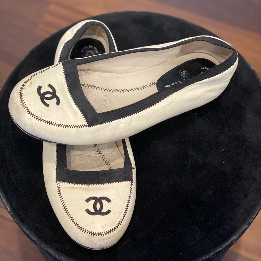 Authentic Chanel ivory flat